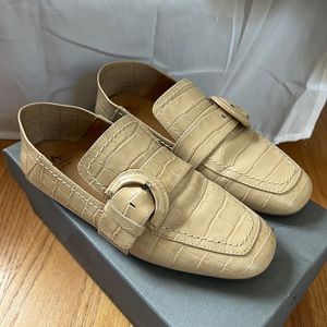 AQUATALIA JACQUIE NILE CROC EMBOSS in beige/cappuccino (US 7.5)